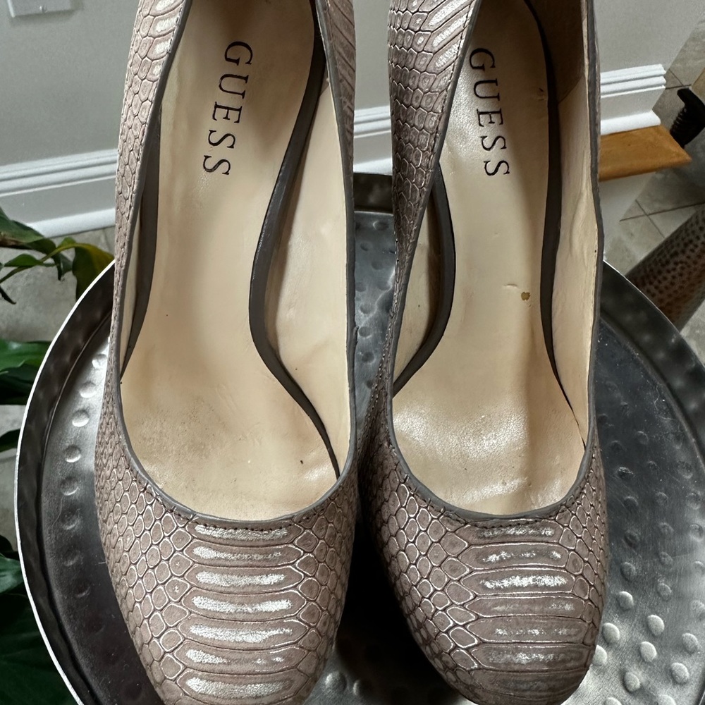 Guess | Shimmer Platform Point Heels - Picture 6 of 7